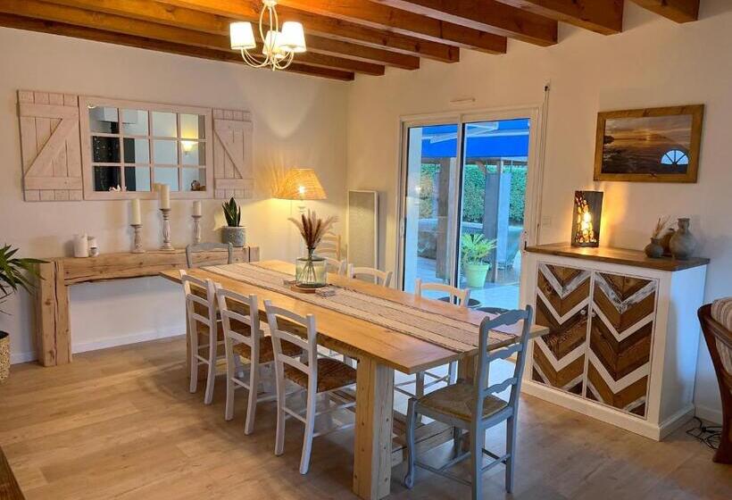 Charming Villa, Tranquillity By The Forest