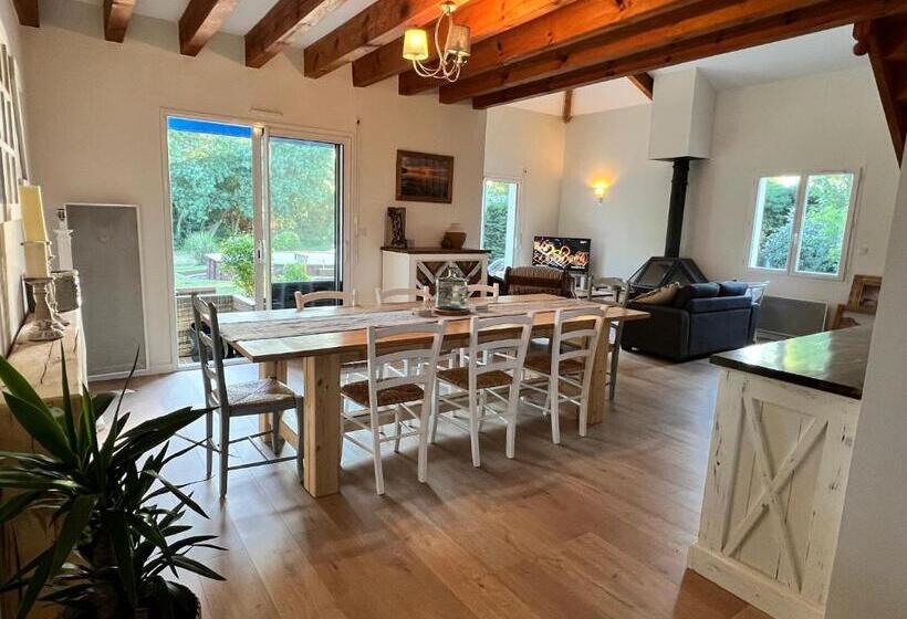 Charming Villa, Tranquillity By The Forest