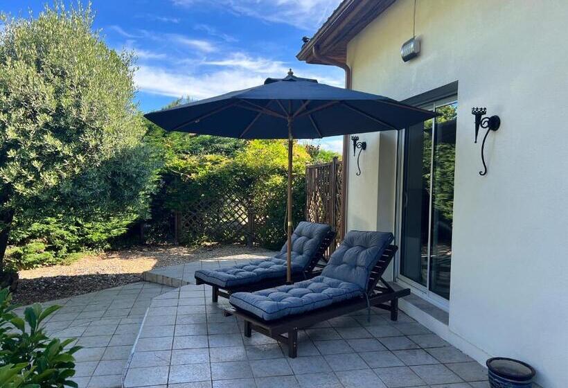 Charming Villa, Tranquillity By The Forest