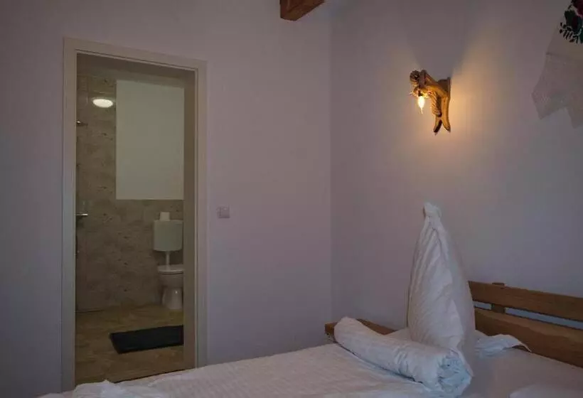 Majatalo Casa Traditionala Breb