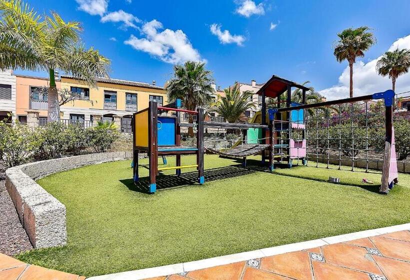 Townhouse With Three Bedrooms