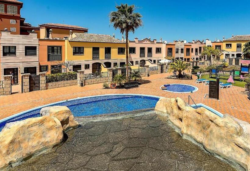 Townhouse With Three Bedrooms