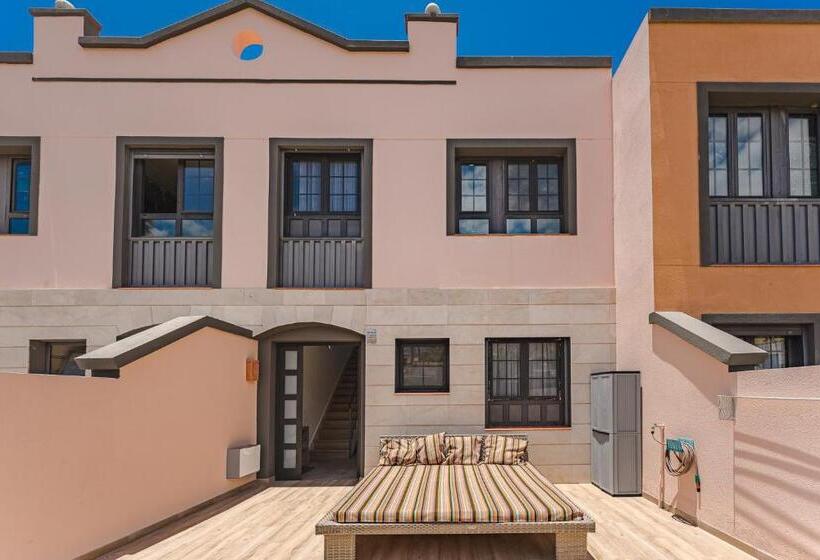 Townhouse With Three Bedrooms