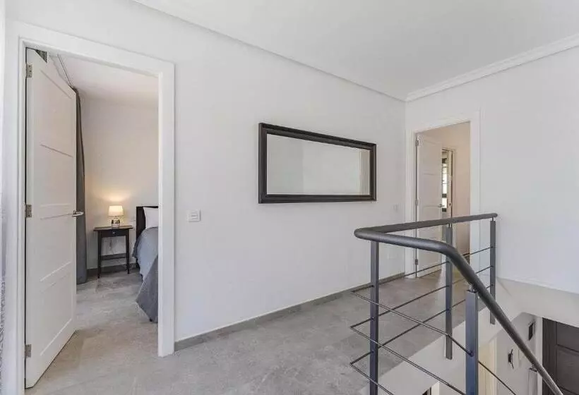 Townhouse With Three Bedrooms