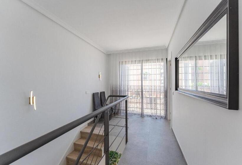 Townhouse With Three Bedrooms