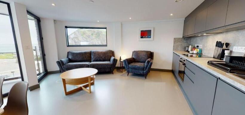 2 The View Apartments Ilfracombe Seafront, Parking, Lift, Ev