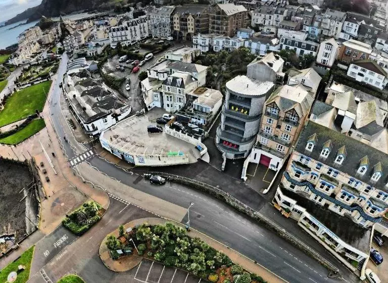 2 The View Apartments Ilfracombe   Seafront, Parking, Lift, Ev