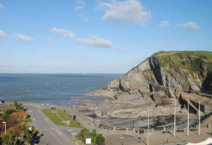 2 The View Apartments Ilfracombe Seafront, Parking, Lift, Ev