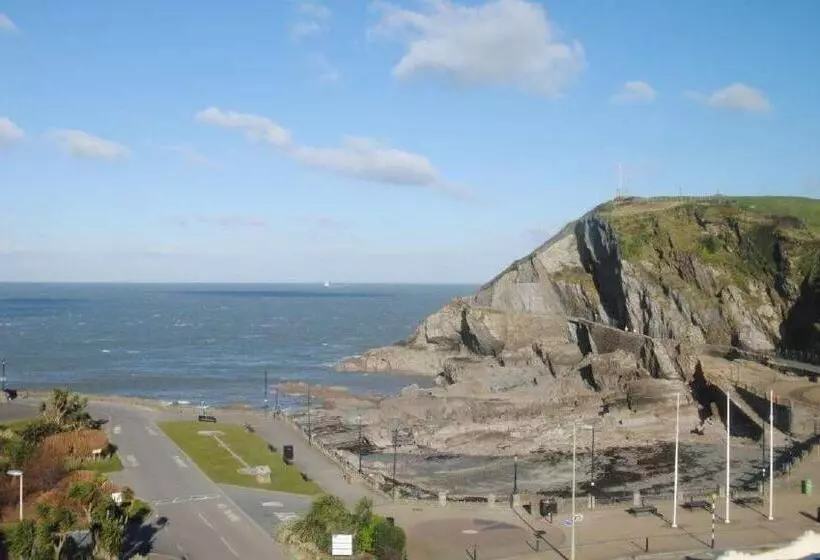 2 The View Apartments Ilfracombe   Seafront, Parking, Lift, Ev