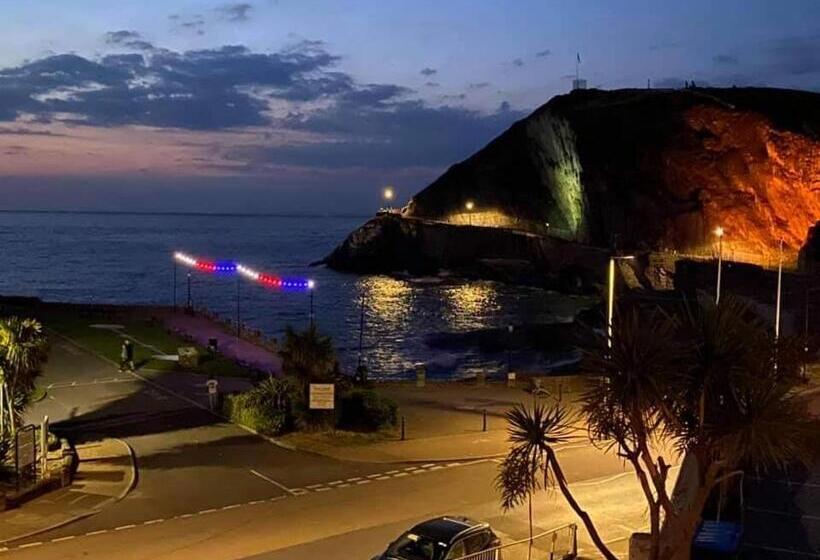 2 The View Apartments Ilfracombe Seafront, Parking, Lift, Ev
