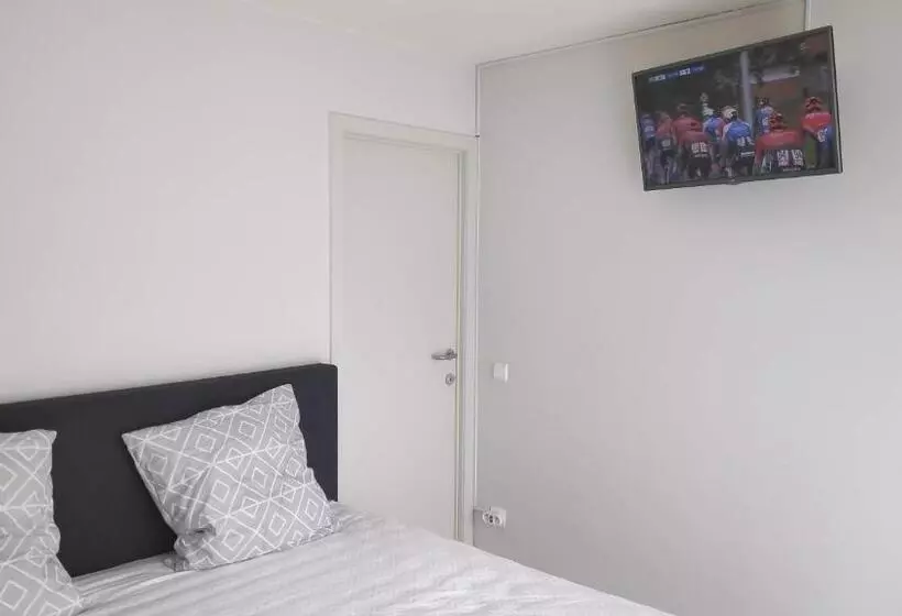 Blutsyde Promenade Encanto