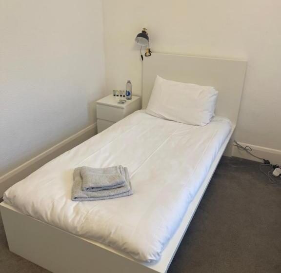 2 Bedroom Apartment Ground Floor Eastbourne Town Centre