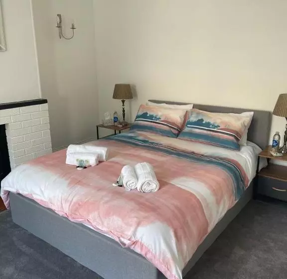 2 Bedroom Apartment Ground Floor Eastbourne Town Centre