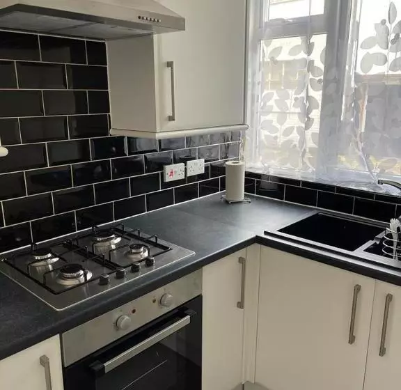 2 Bedroom Apartment Ground Floor Eastbourne Town Centre