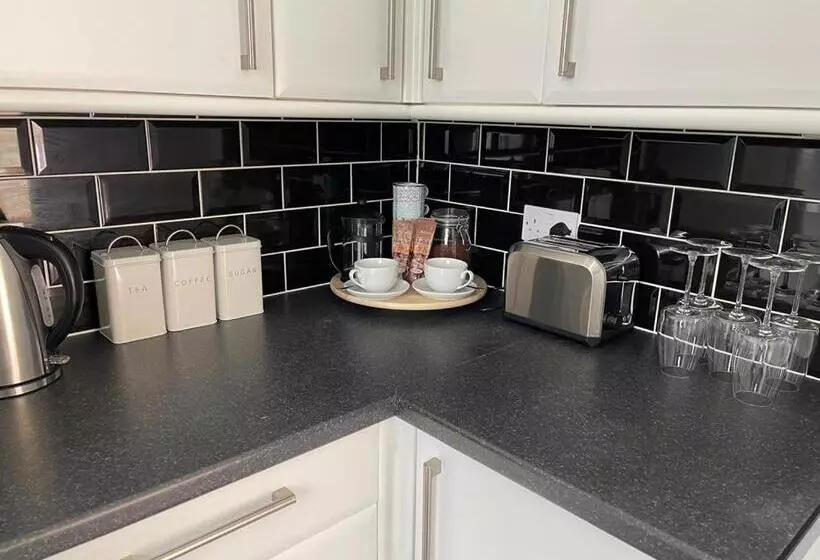 2 Bedroom Apartment Ground Floor Eastbourne Town Centre