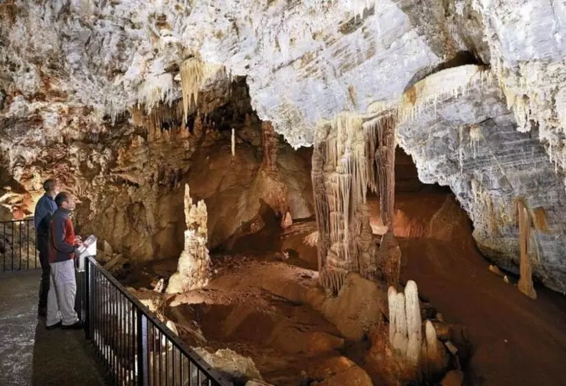 La Maison De Leontine