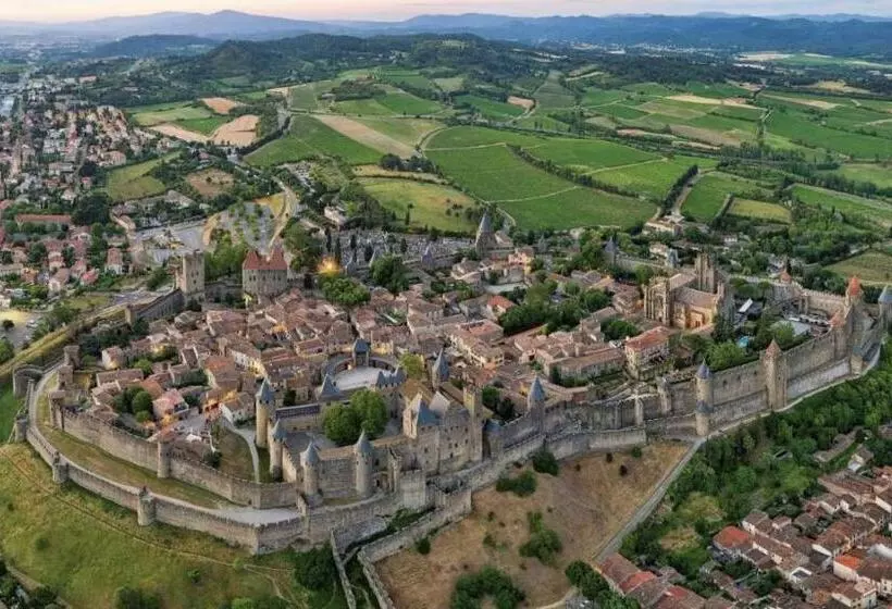 La Maison De Leontine