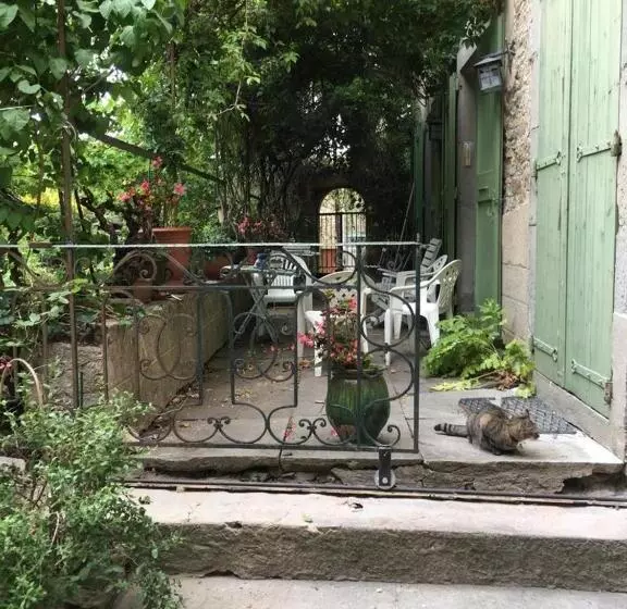 La Maison De Leontine