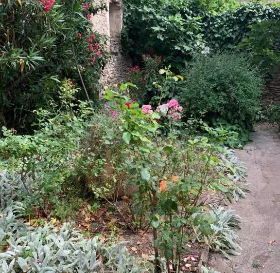 La Maison De Leontine