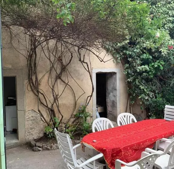 La Maison De Leontine