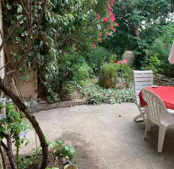 La Maison De Leontine