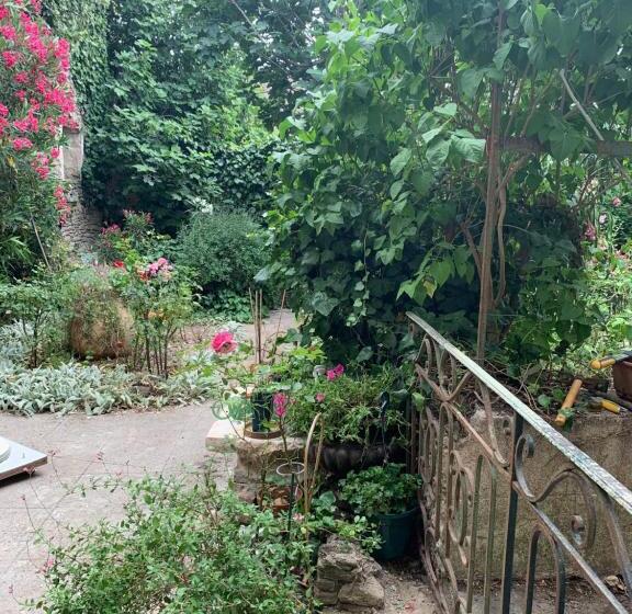 La Maison De Leontine