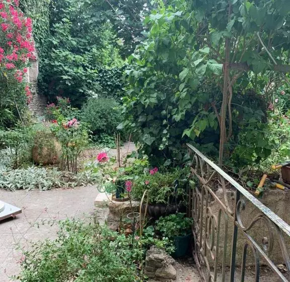 La Maison De Leontine