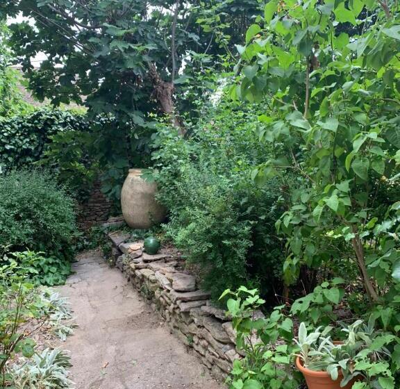 La Maison De Leontine