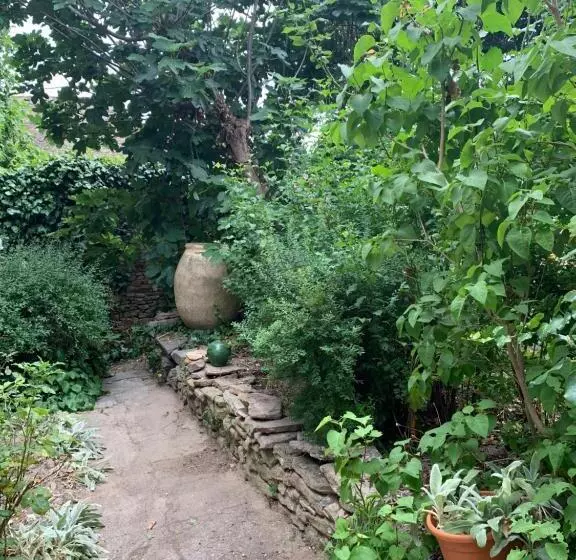 La Maison De Leontine