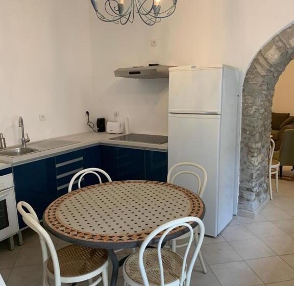 La Maison De Leontine