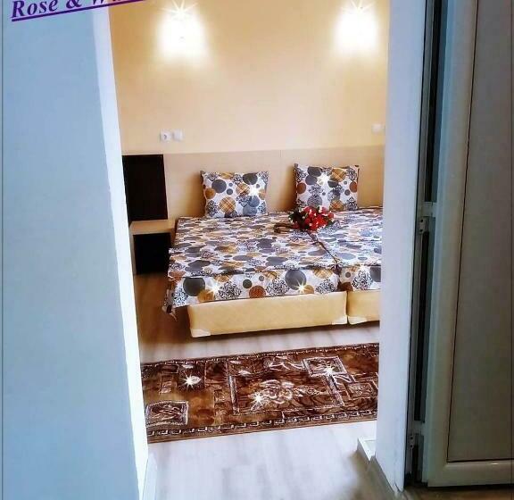 פנסיון Rose & Water Guest House