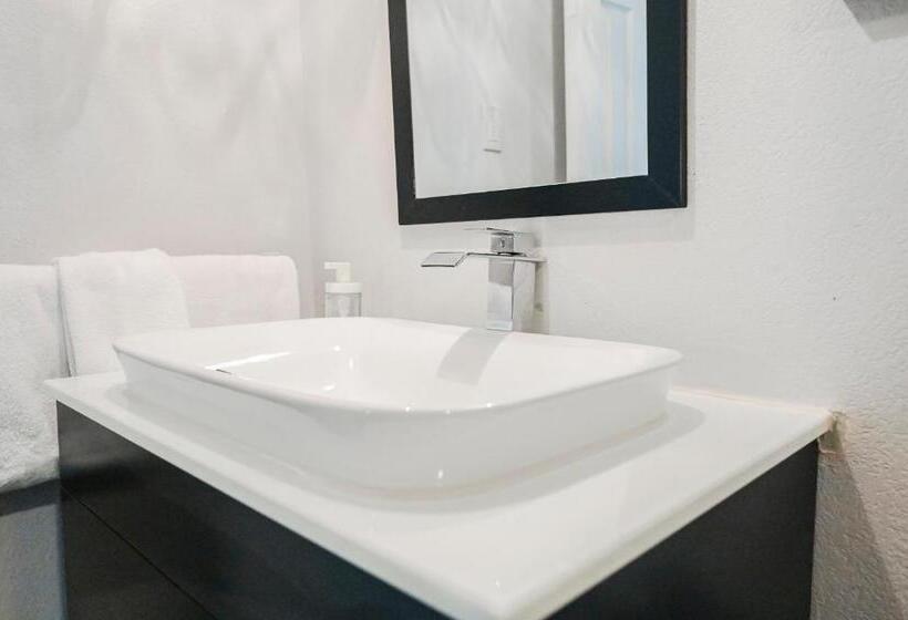 Stripviewsuites At Jockey Club