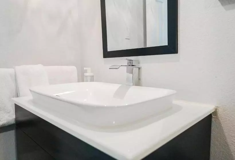 Stripviewsuites At Jockey Club