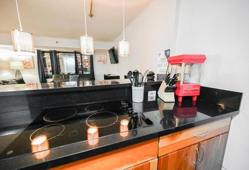 Stripviewsuites At Jockey Club