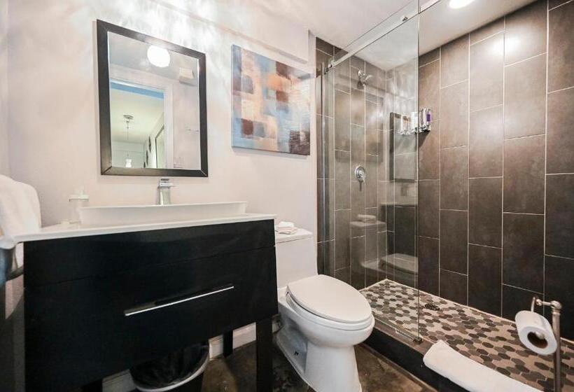 Stripviewsuites At Jockey Club