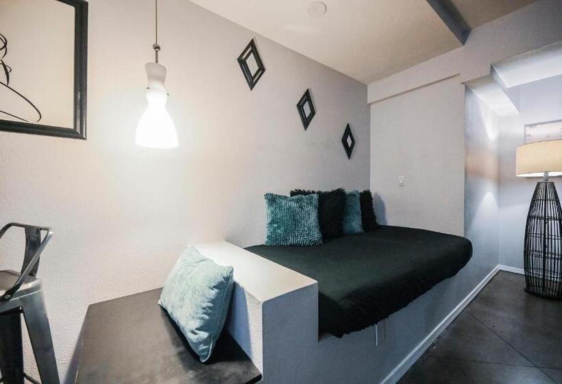 Stripviewsuites At Jockey Club