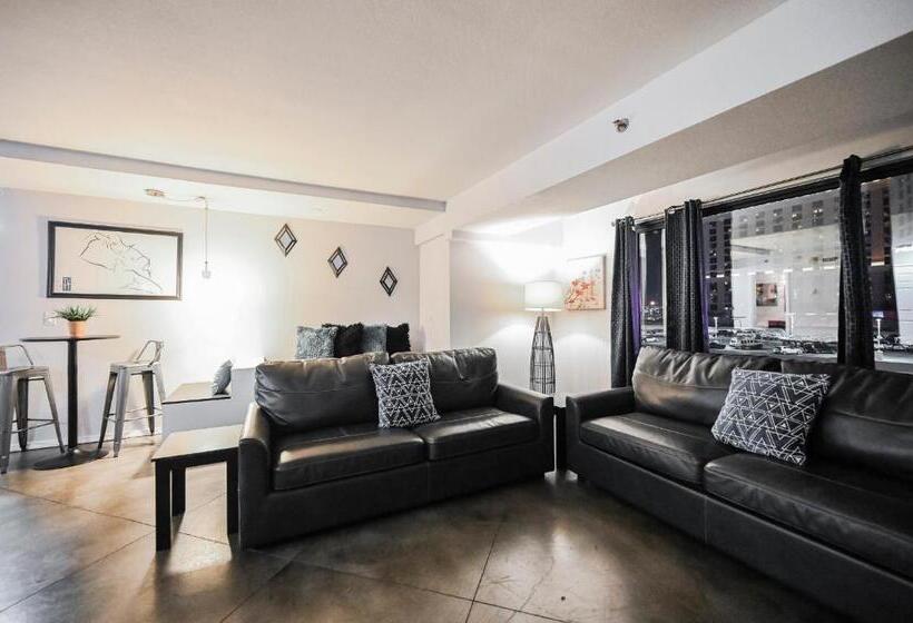 Stripviewsuites At Jockey Club