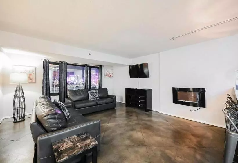 Stripviewsuites At Jockey Club