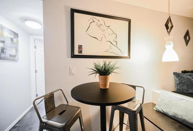 Stripviewsuites At Jockey Club