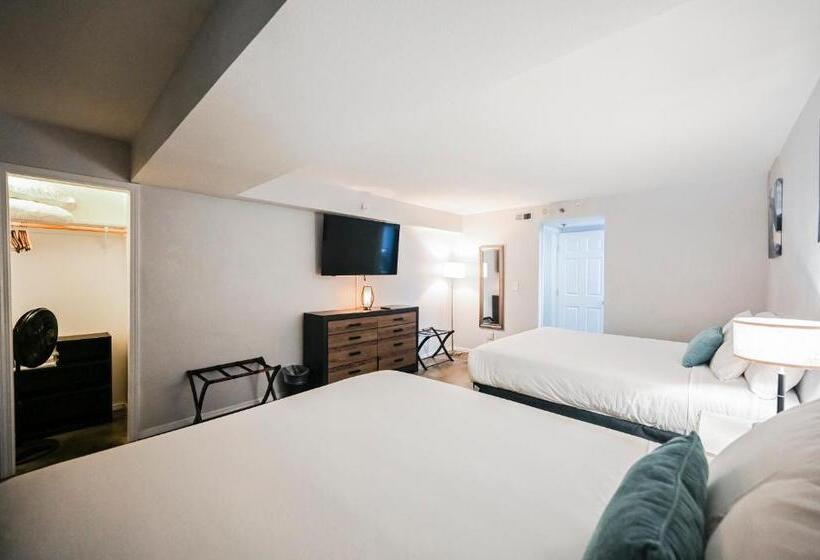 Stripviewsuites At Jockey Club