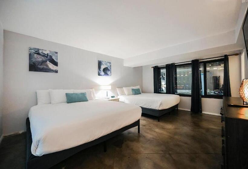 Stripviewsuites At Jockey Club