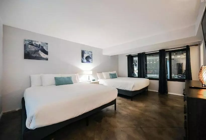 Stripviewsuites At Jockey Club