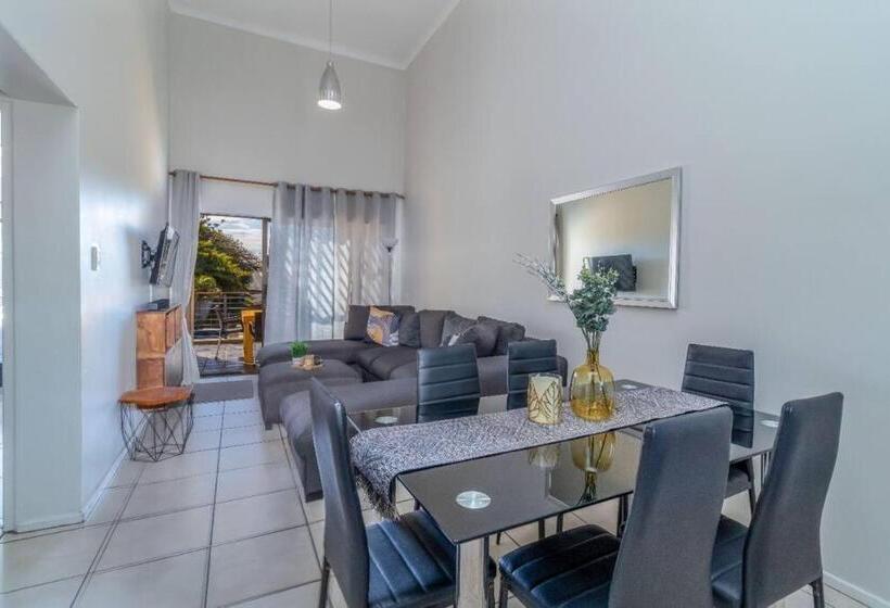 Cozy All In One Ocean View Apartment