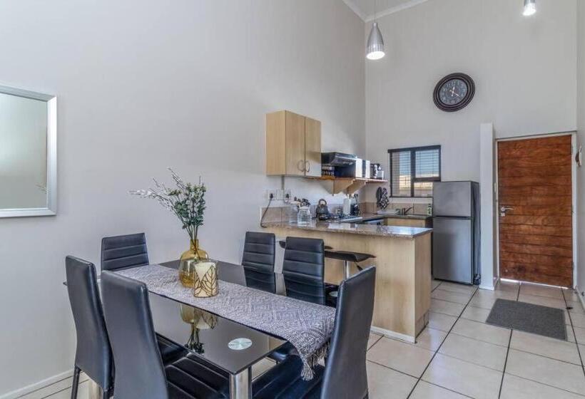 Cozy All In One Ocean View Apartment