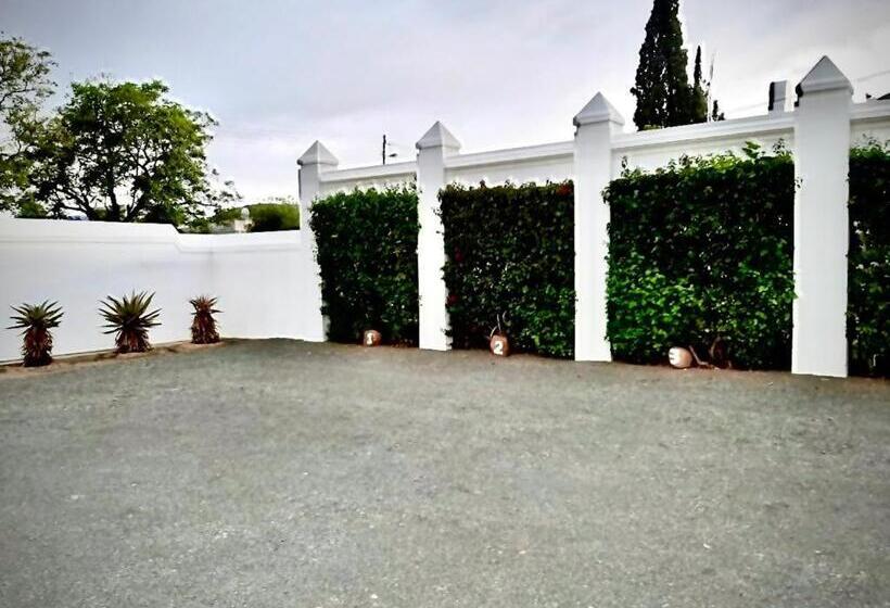 بنسيون De Graaff Manor