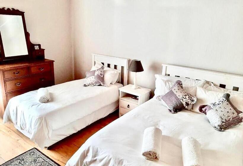 بنسيون De Graaff Manor