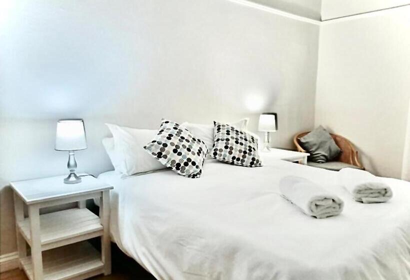 بنسيون De Graaff Manor