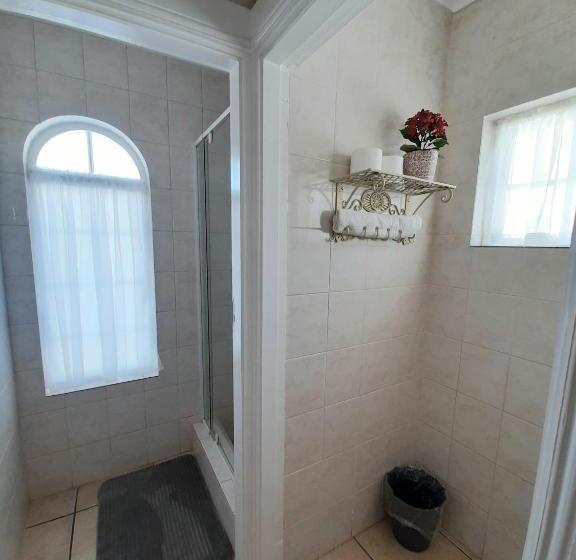 بنسيون De Graaff Manor