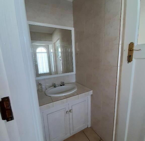 بنسيون De Graaff Manor