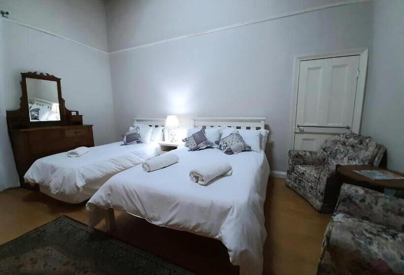 بنسيون De Graaff Manor